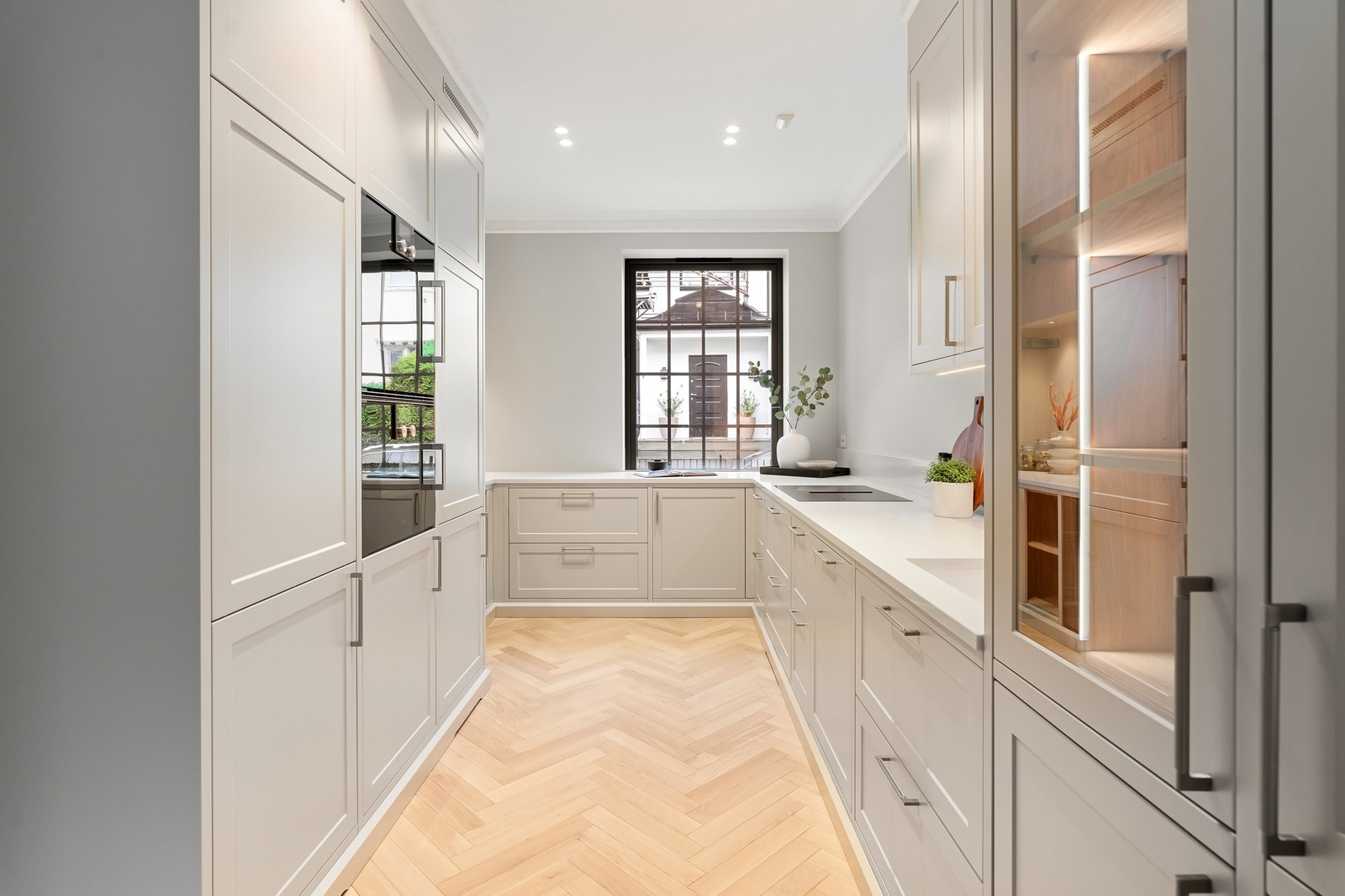 Lys klassiker med gjennomgående eleganse - Bilde 3